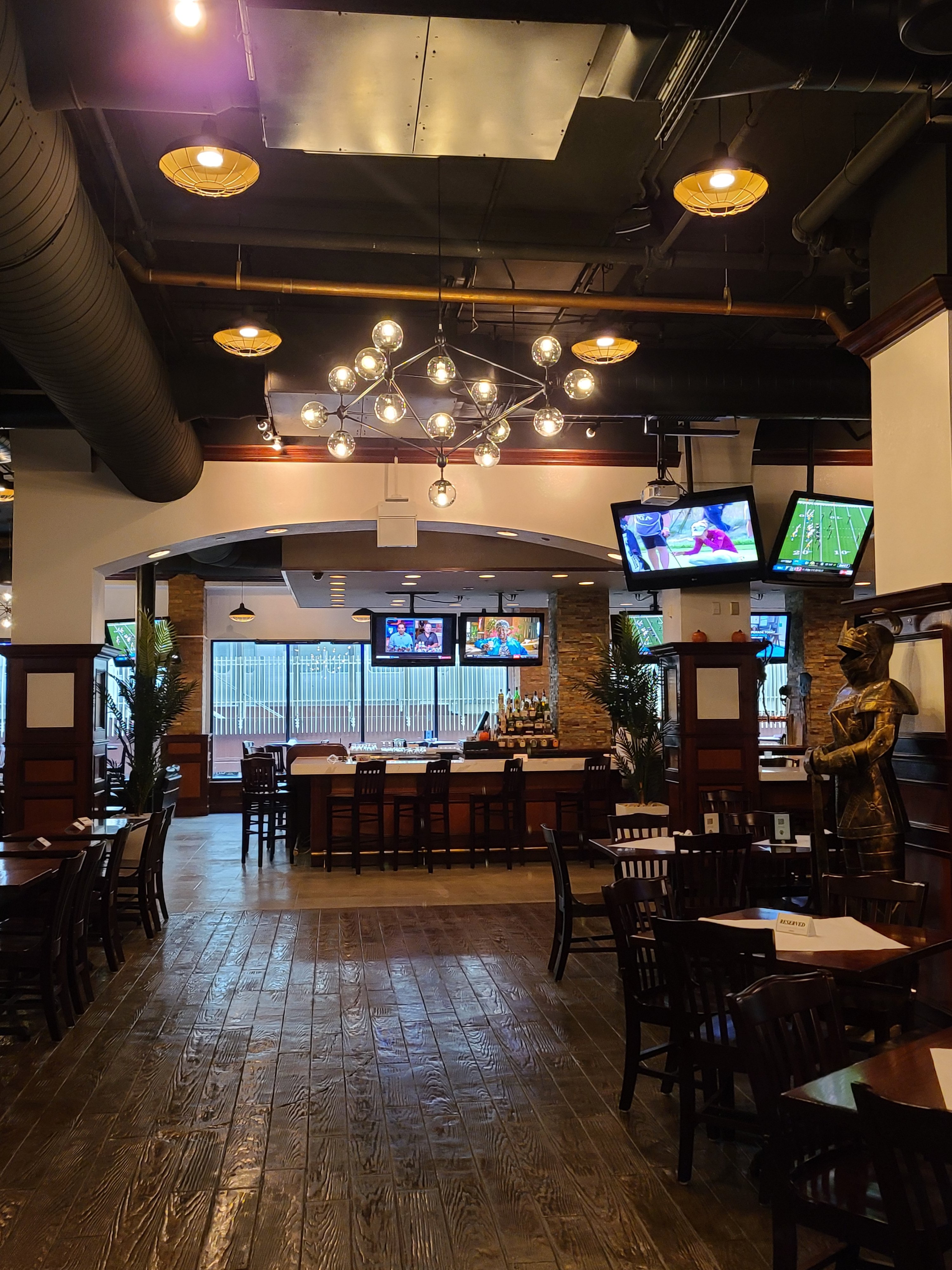 Chicago newest bar and restaurant on Jewelry Row