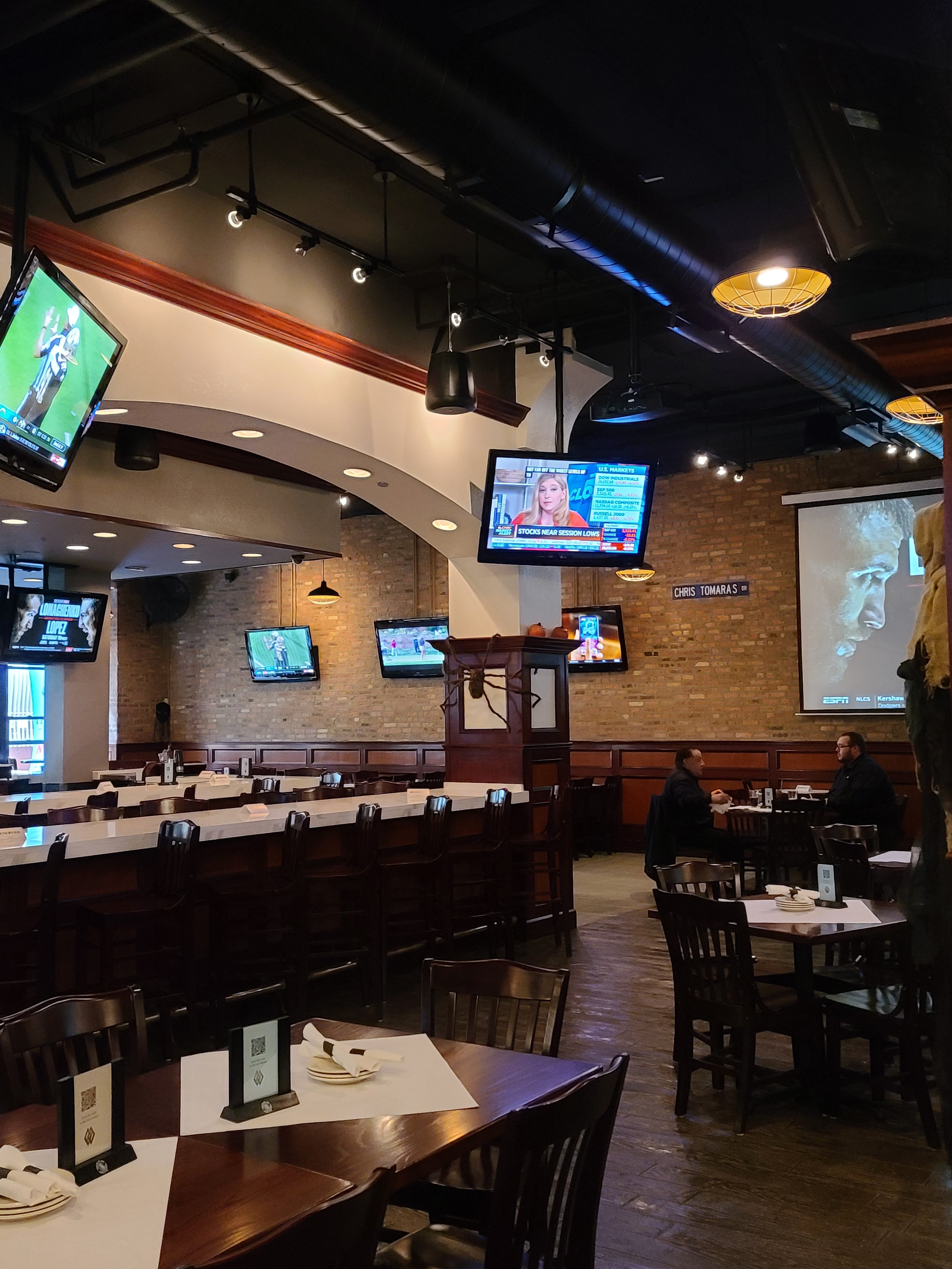 Chicago newest bar and restaurant on Jewelry Row