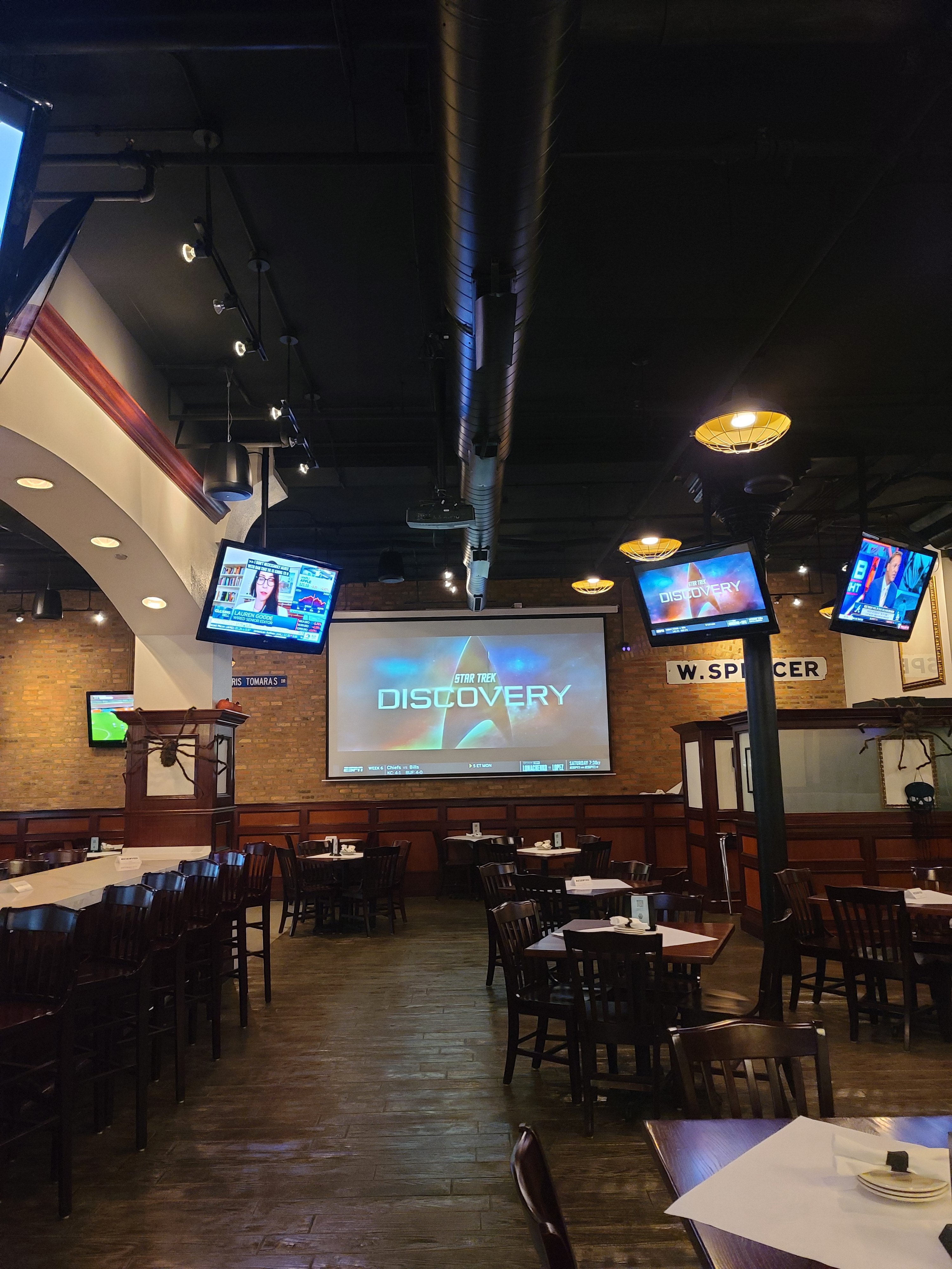 Chicago newest bar and restaurant on Jewelry Row