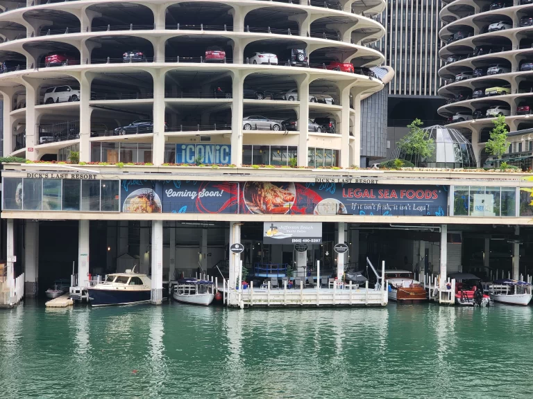 Legal Sea Foods Arrives at Marina City, Chicago